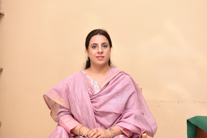 Dr.Ghazal Khurshid